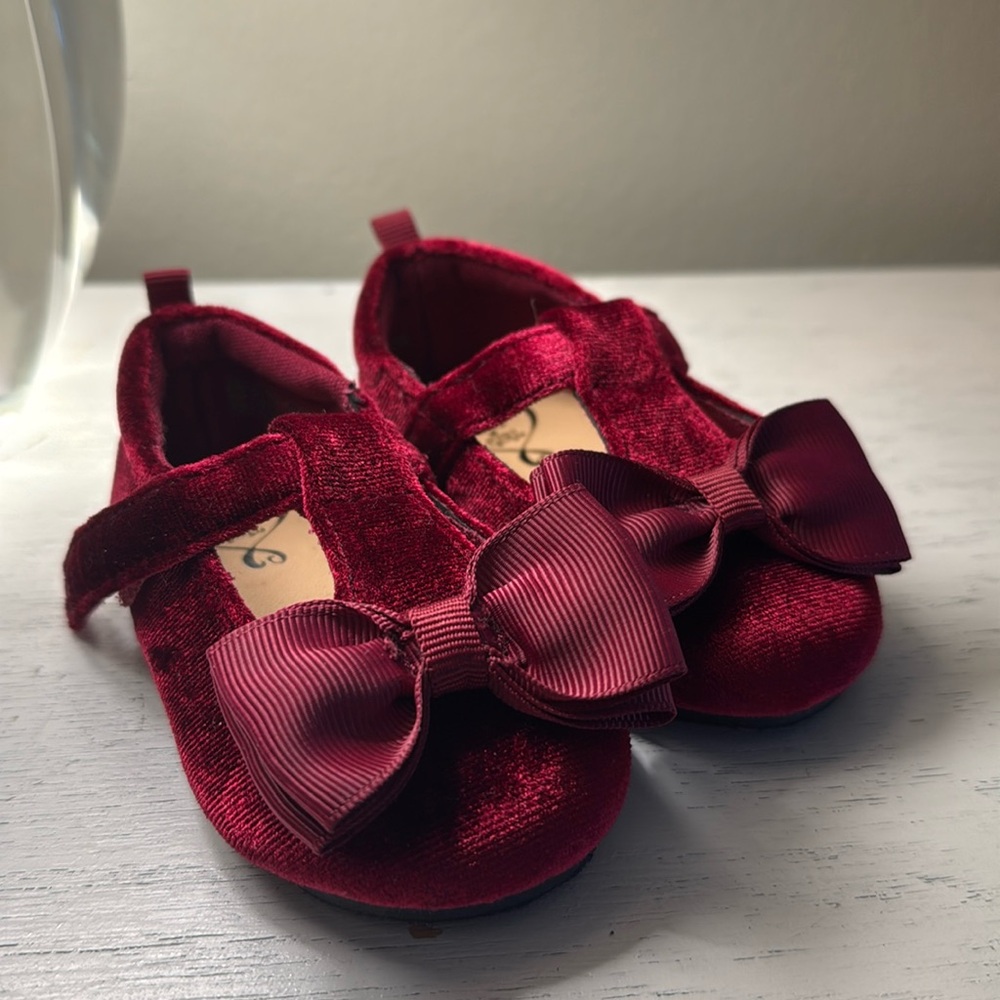 Baby Girl Velvet Mary Jane Shoes Sz. 3. Measures just past 4 1/2” in length.